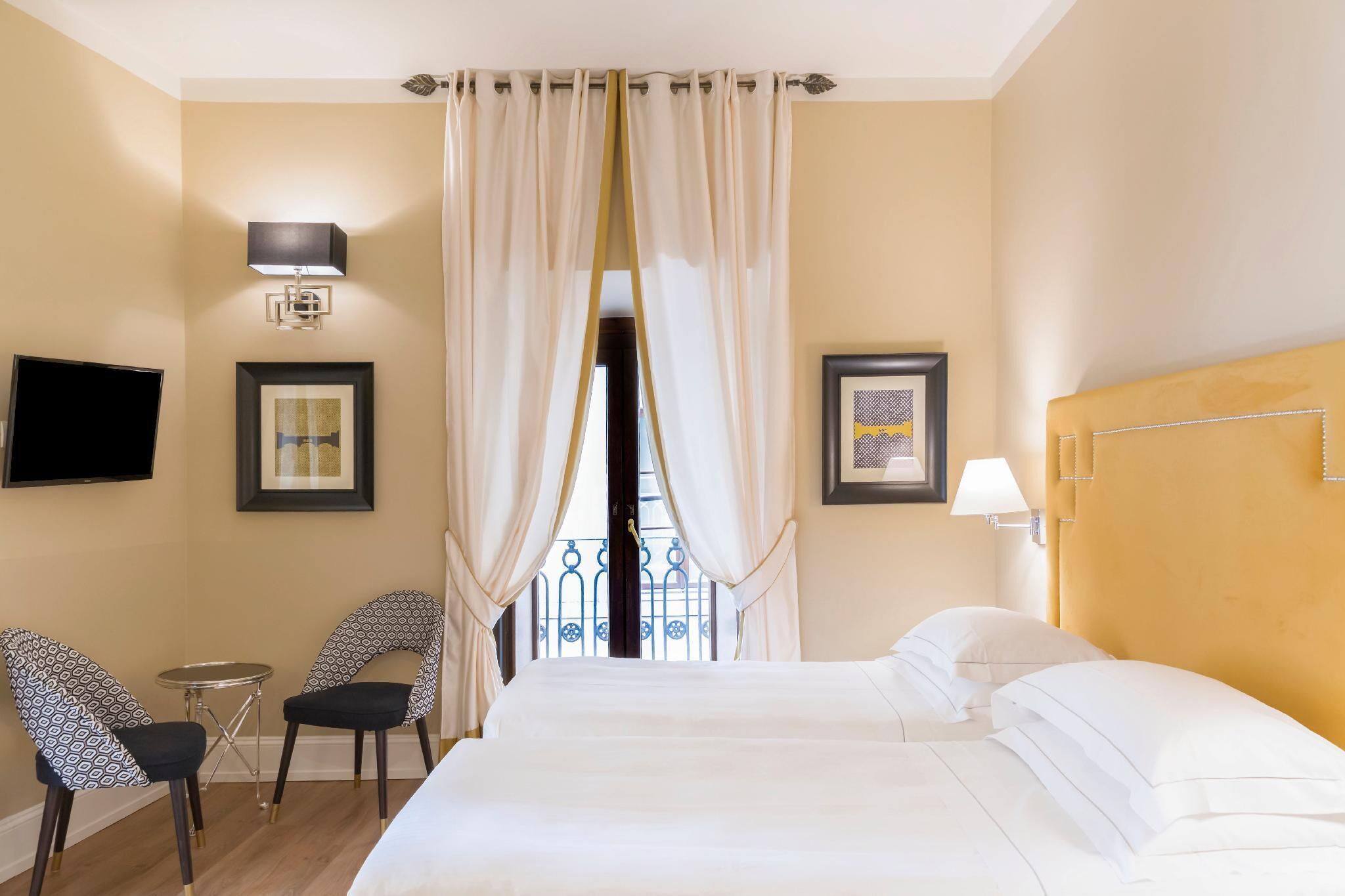 Classic Double or Twin Room | Hypo-allergenic bedding, minibar, in-room safe, desk