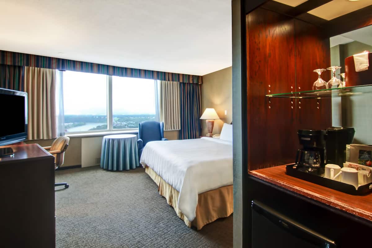 Standard Room, 1 King Bed, River View | Premium bedding, pillow-top beds, desk, iron/ironing board