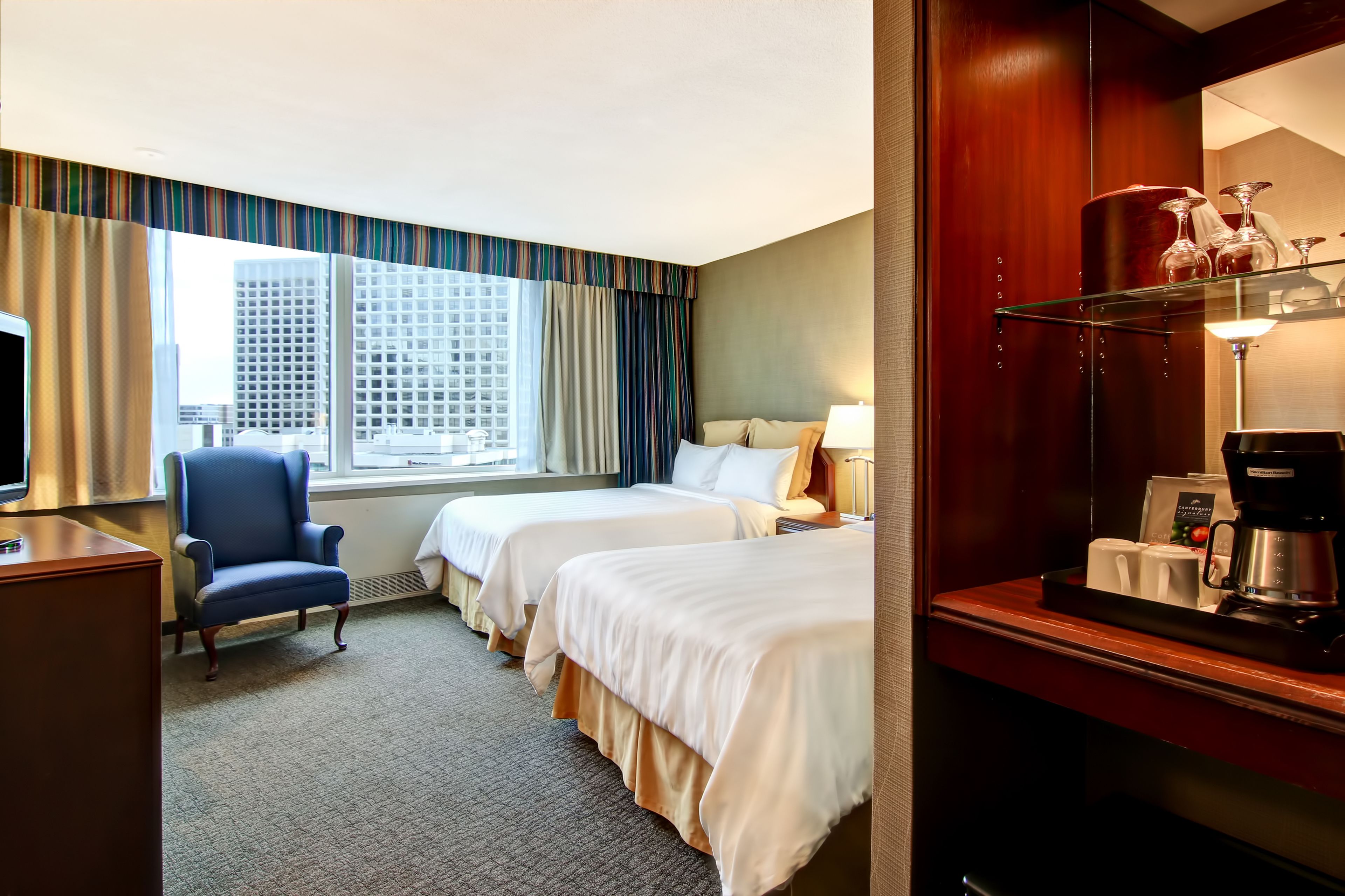 Photo - Chateau Lacombe Hotel