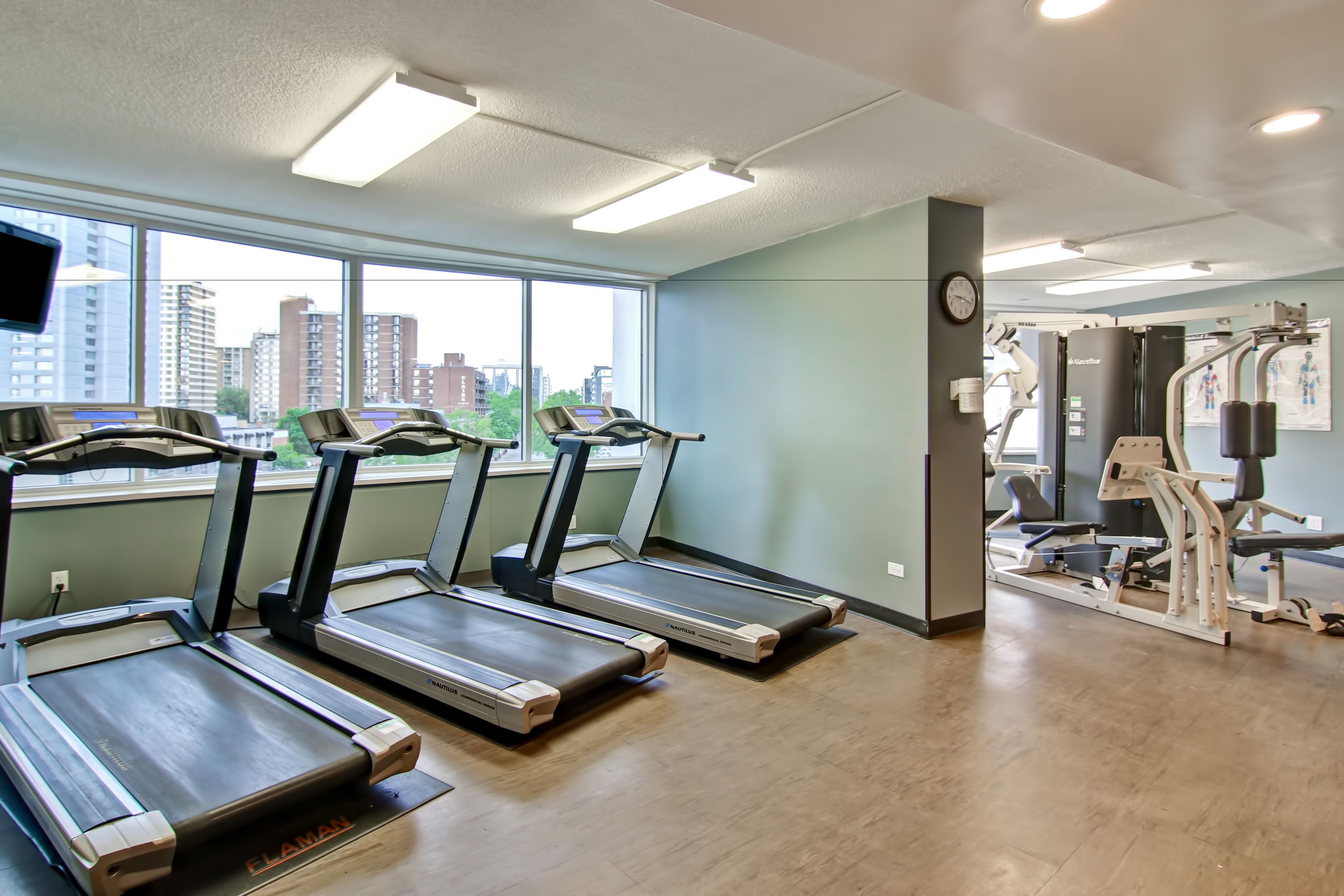 Photo - Chateau Lacombe Hotel