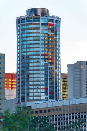 Exterior - Chateau Lacombe Hotel (Edmonton)