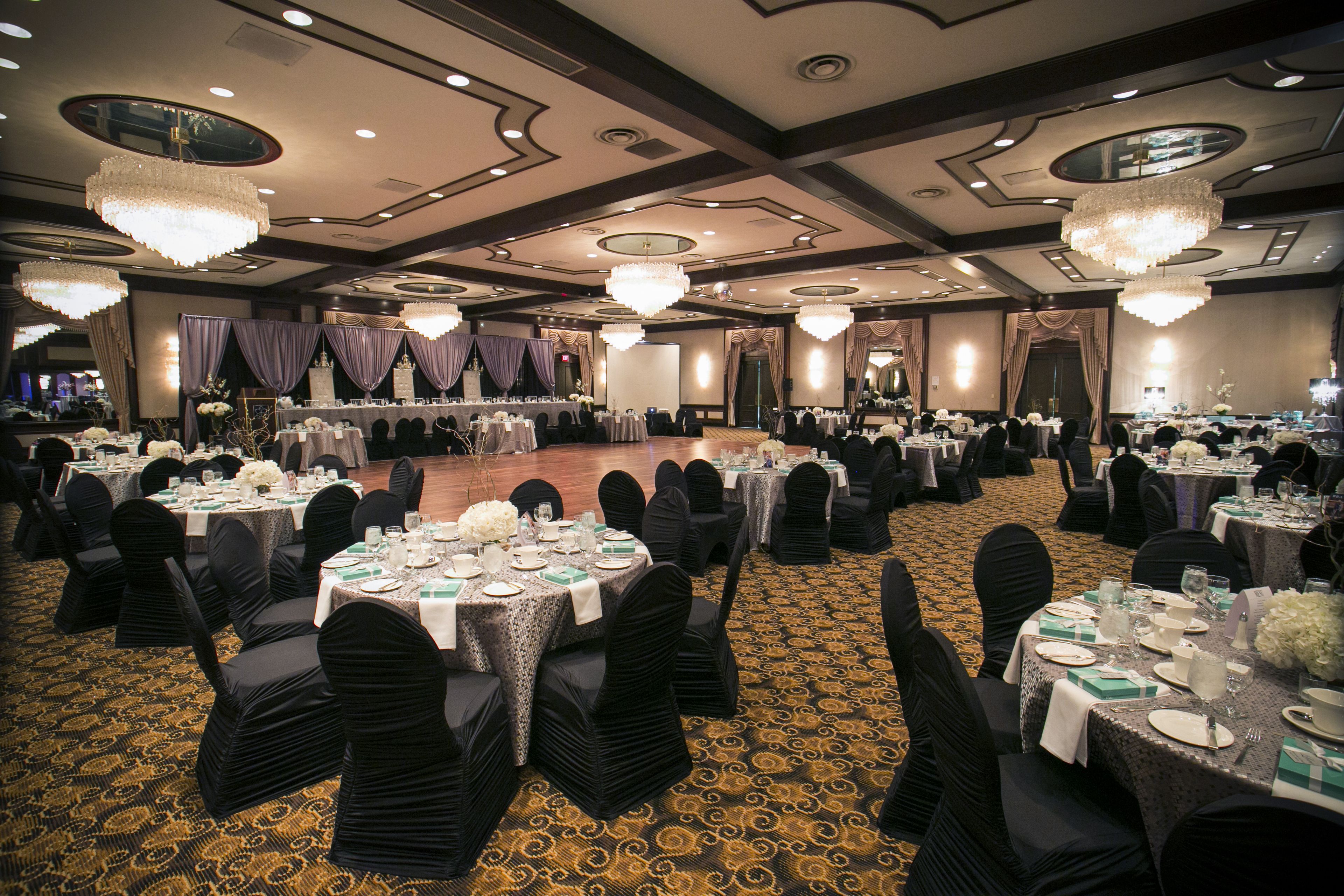Photo - Chateau Lacombe Hotel