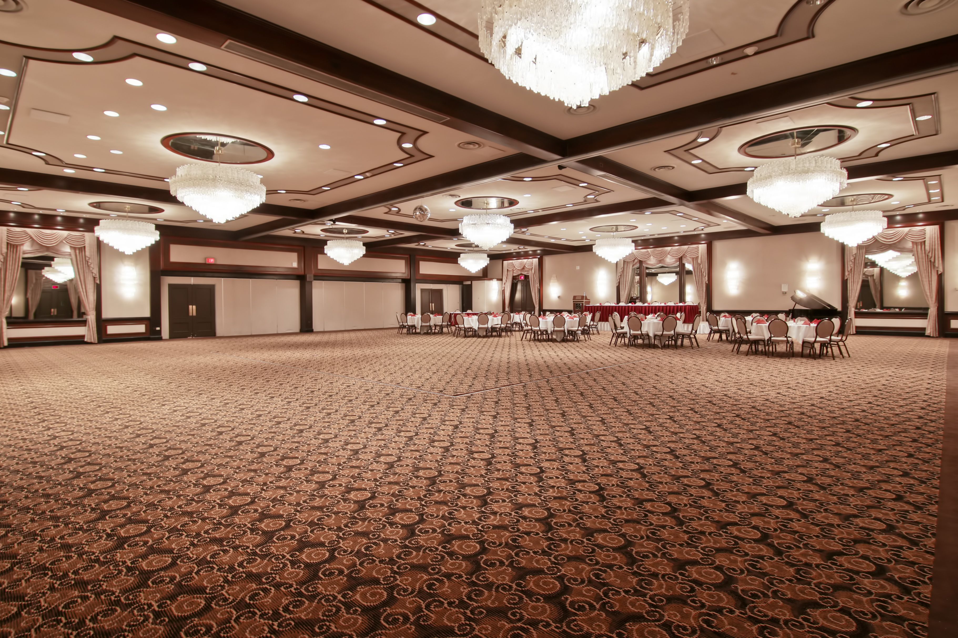 Photo - Chateau Lacombe Hotel