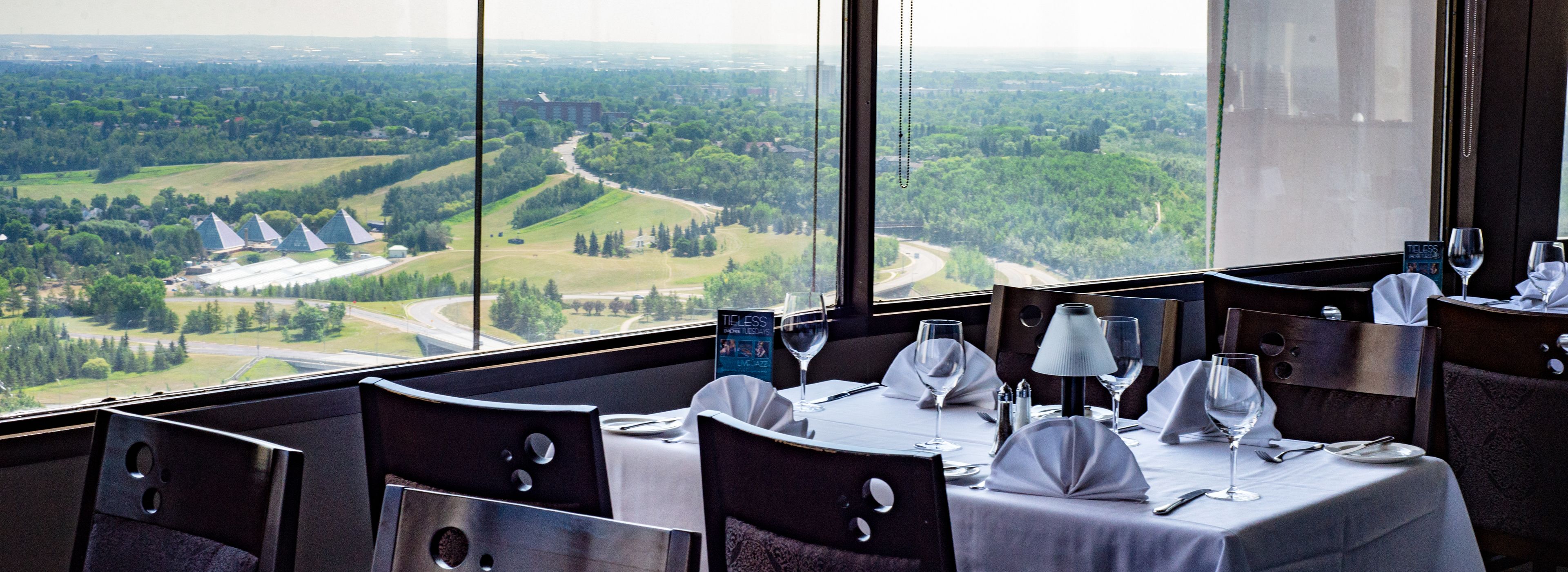 Photo - Chateau Lacombe Hotel