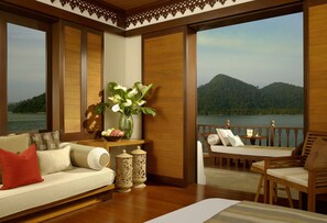 Minibar, in-room safe, desk, soundproofing