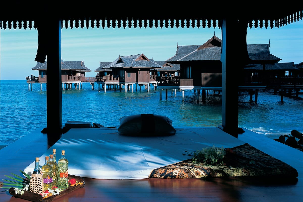 hot stone massages, swedish massages, thai massages, 10 treatment rooms