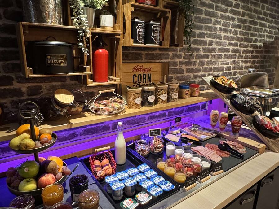 Café da manhã continental diário (EUR 14.90 por pessoa)