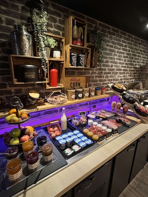 Daily continental breakfast (EUR 14.90 per person) - Kyriad Lisieux (Lisieux)