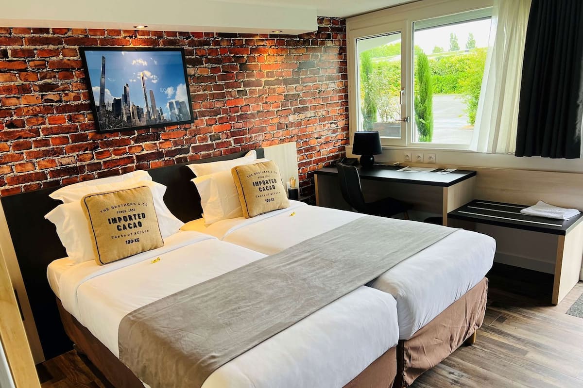 1 Schlafzimmer, hochwertige Bettwaren, individuell dekoriert