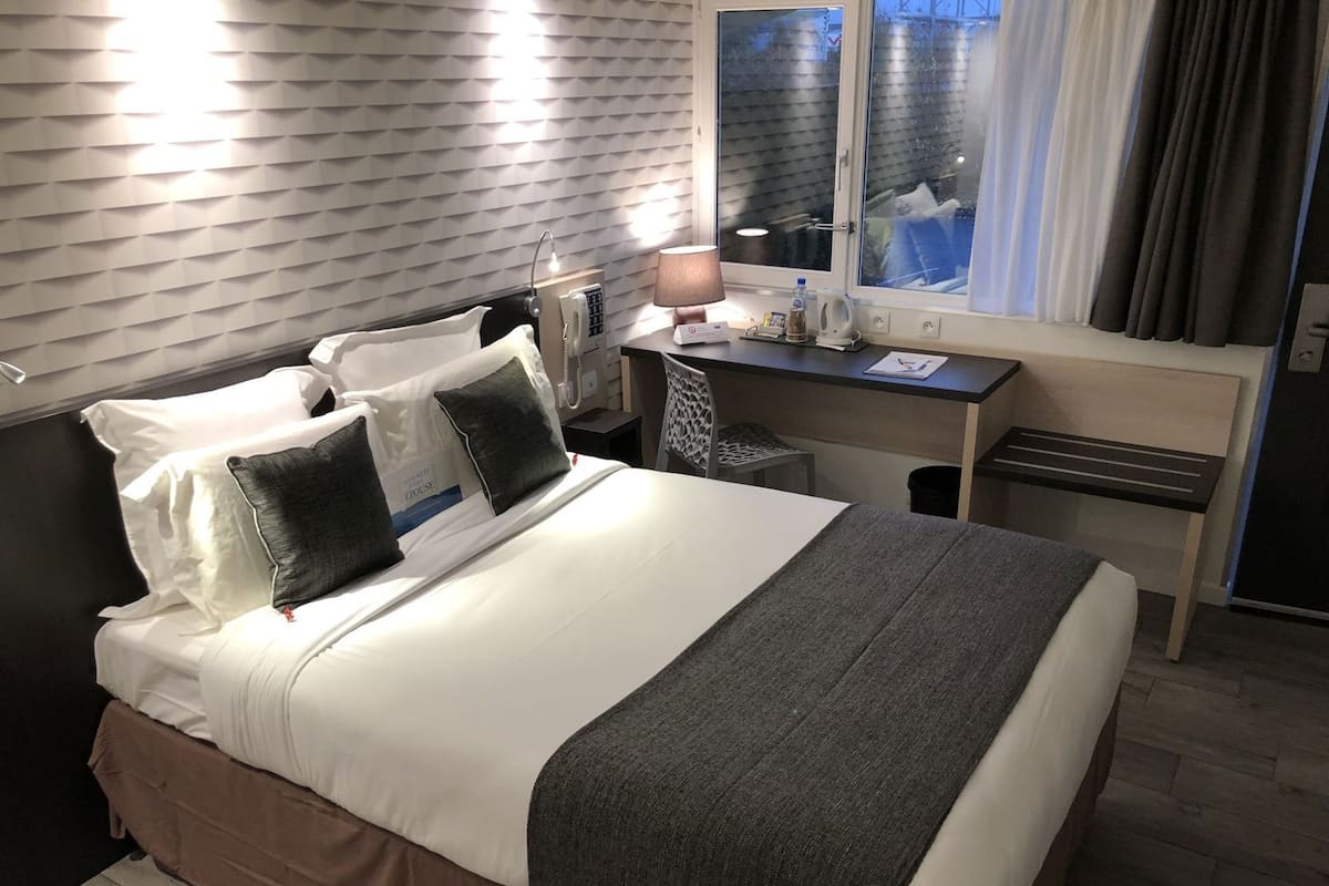 1 Schlafzimmer, hochwertige Bettwaren, individuell dekoriert