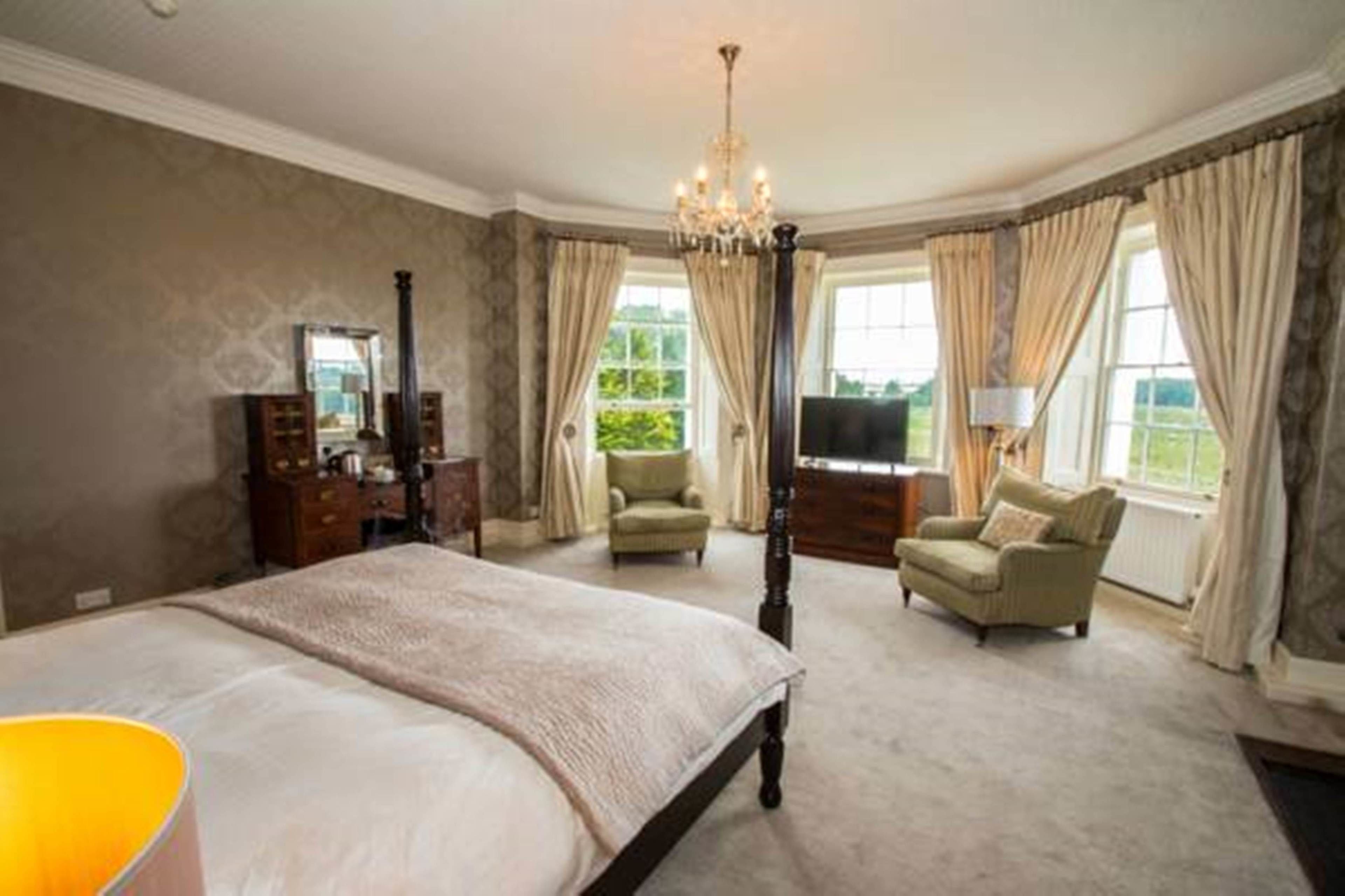Main House Superior 4 Poster | Individually furnished, rollaway beds, free WiFi, alarm clocks