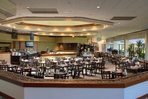 Desayuno completo todos los días (con cargo) 