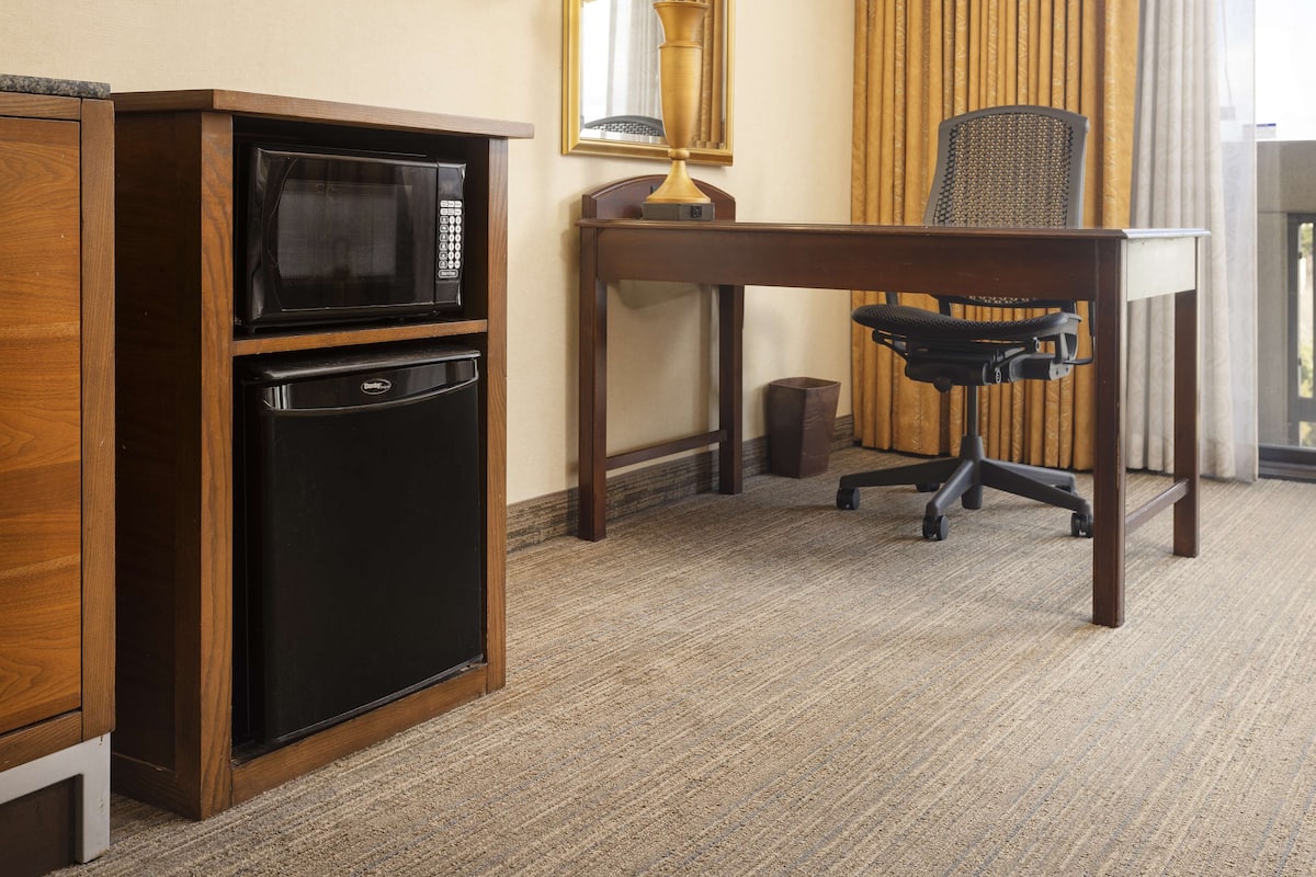 premium bedding, in-room safe, desk, blackout curtains