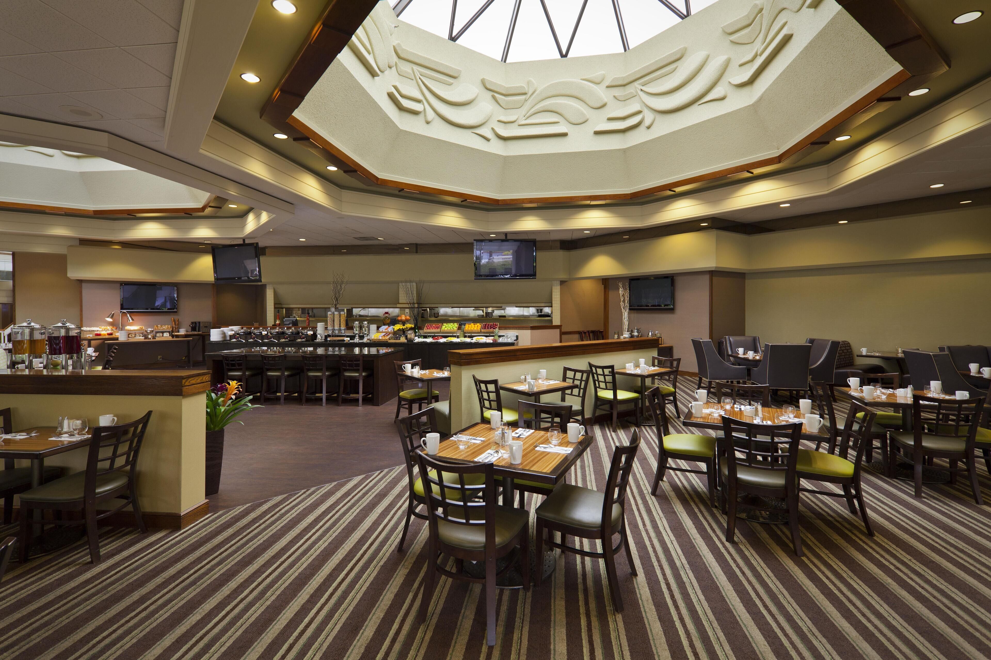 Päivittäinen täysi aamiainen maksusta