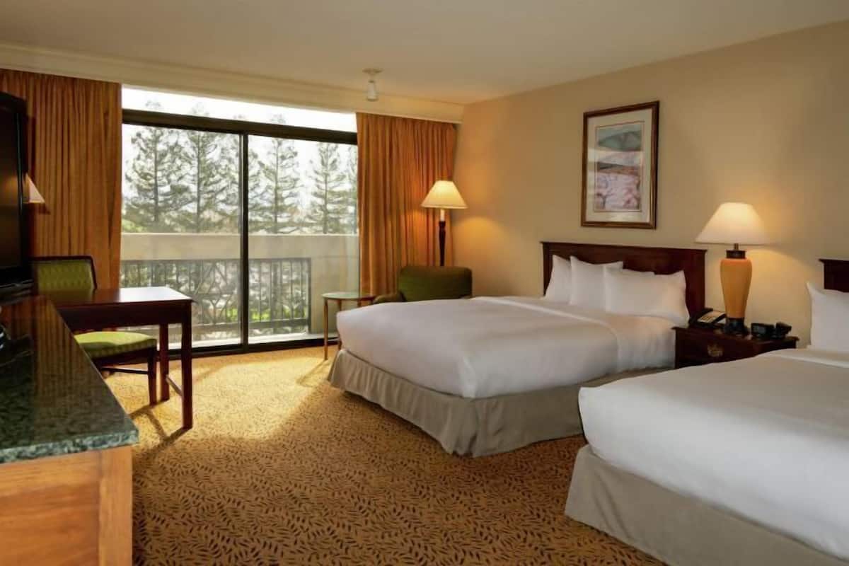 Premium bedding, in-room safe, desk, blackout curtains