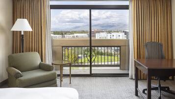 Premium bedding, in-room safe, desk, blackout drapes