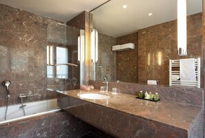 Kylpyamme, designer-hygieniatuotteet, hiustenkuivaaja, kylpytakit