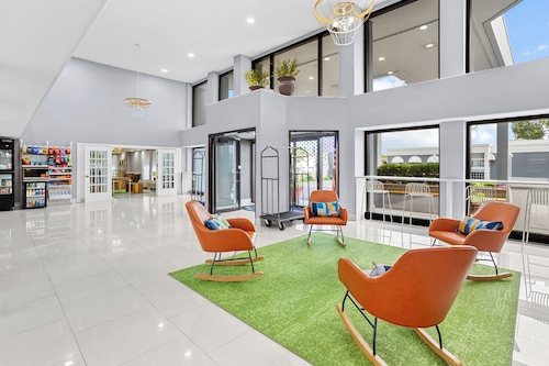 Spark by Hilton Des Plaines Chicago O'Hare