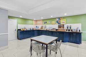 Café da manhã, almoço e jantar; culinária americana 