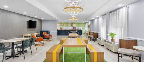 Breakfast, lunch, dinner served; American cuisine