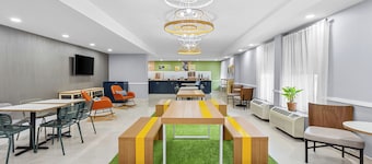 Spark by Hilton Des Plaines Chicago O'Hare