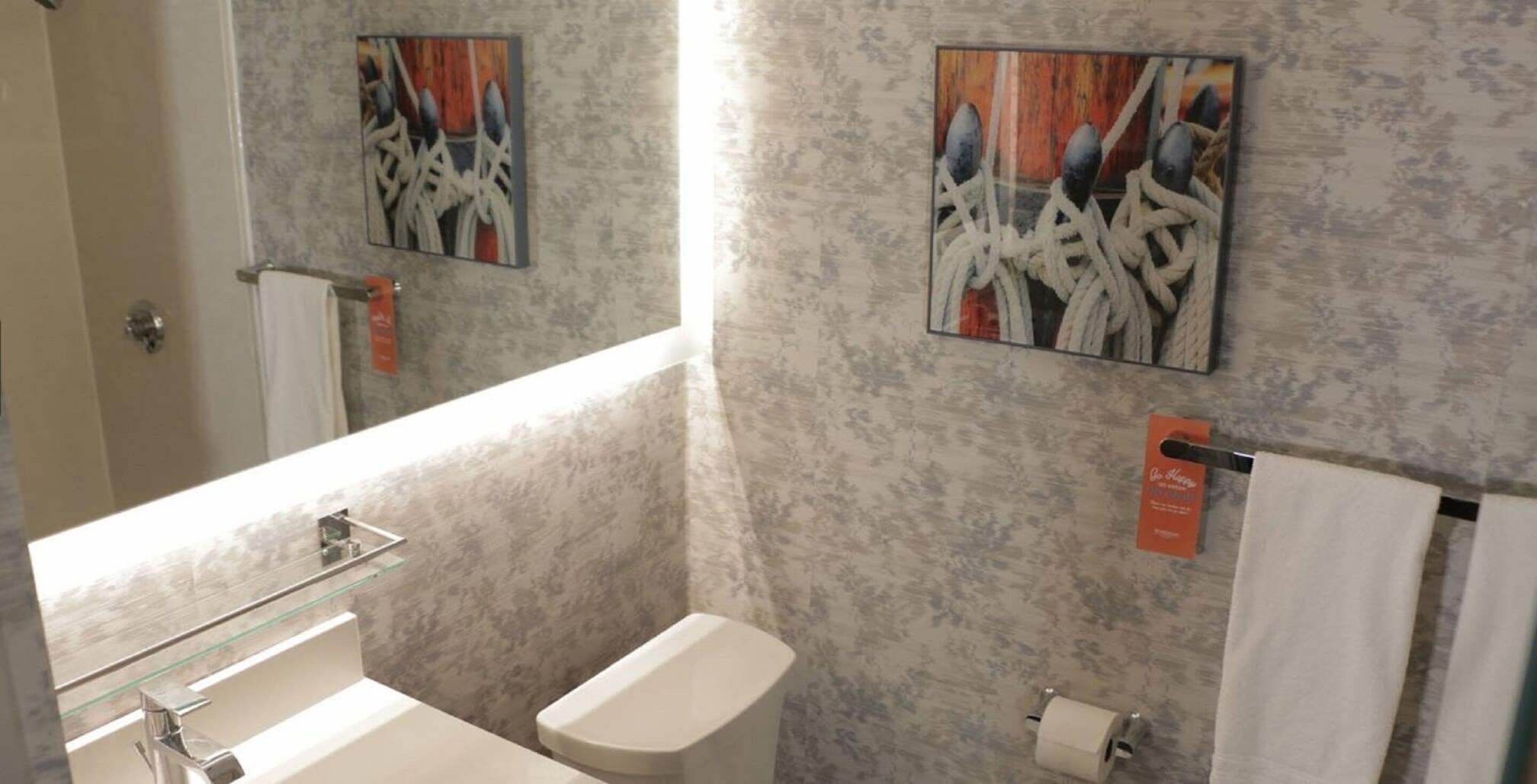 Salle de bain | Séchoir à cheveux, serviettes fournies