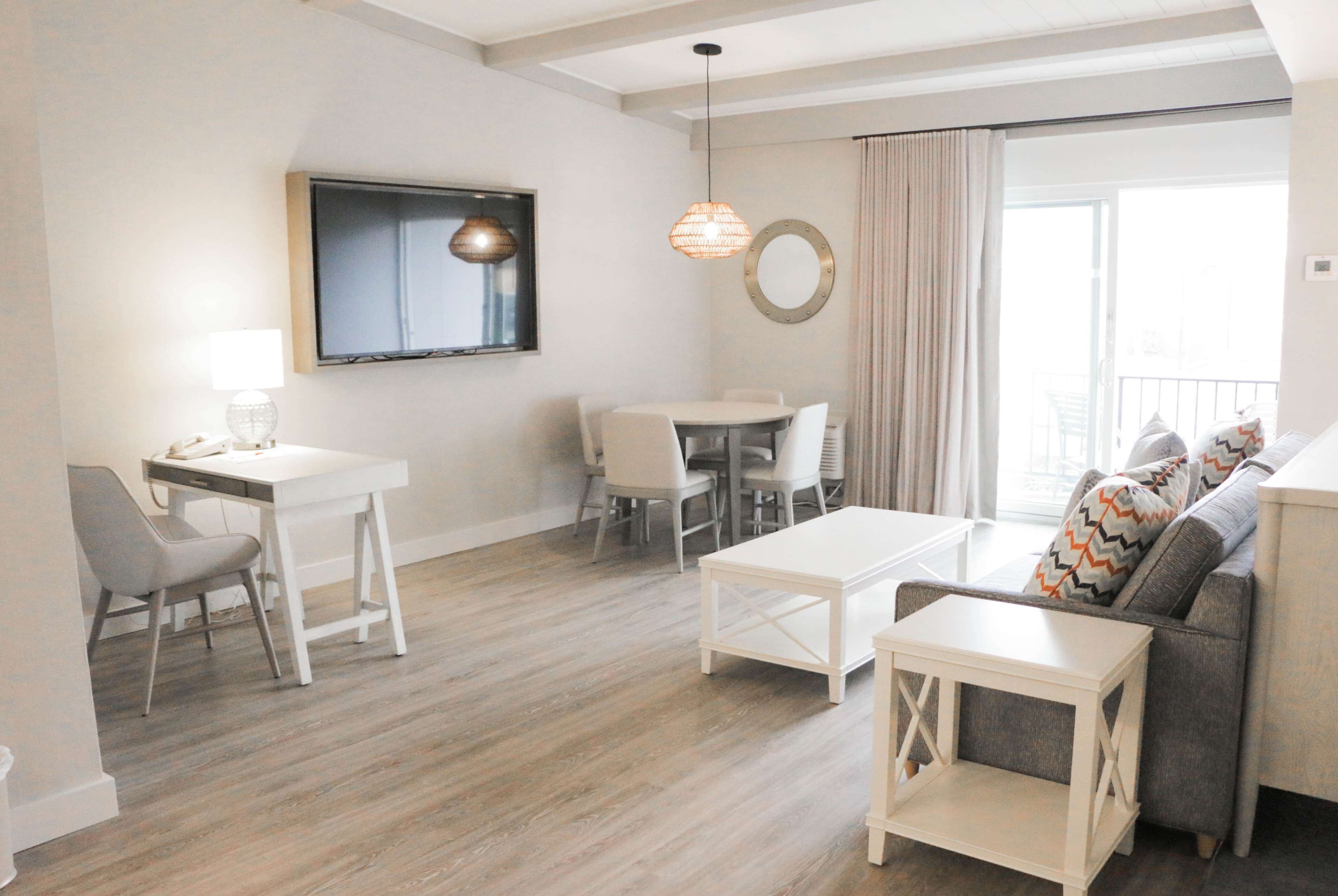 studio suite, multiple beds, non smoking | in-room safe, desk, iron/ironing board, free cots/infant beds