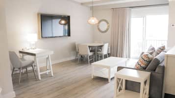 Studio Suite, Multiple Beds, Non Smoking | In-room safe, desk, iron/ironing board, free cribs/infant beds