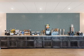 Café da manhã com buffet grátis todos os dias