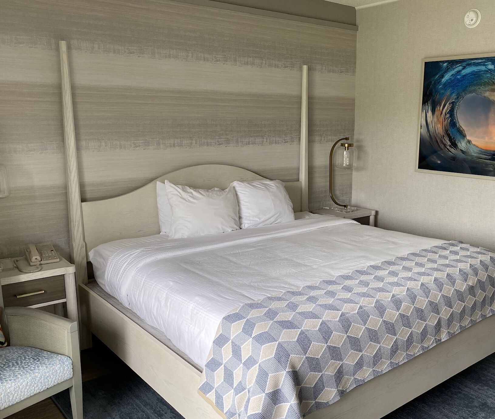 deluxe room, 1 king bed, non smoking | in-room safe, desk, iron/ironing board, free cots/infant beds