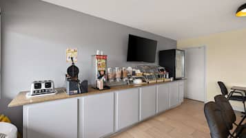 Free daily buffet breakfast