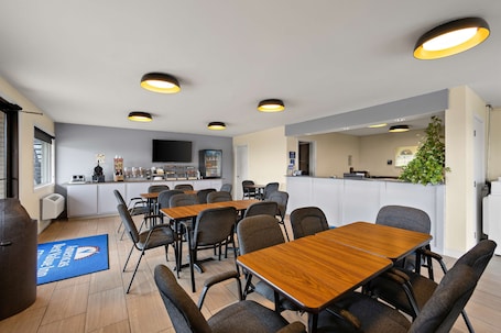 Lobby. Americas Best Value Inn Celina