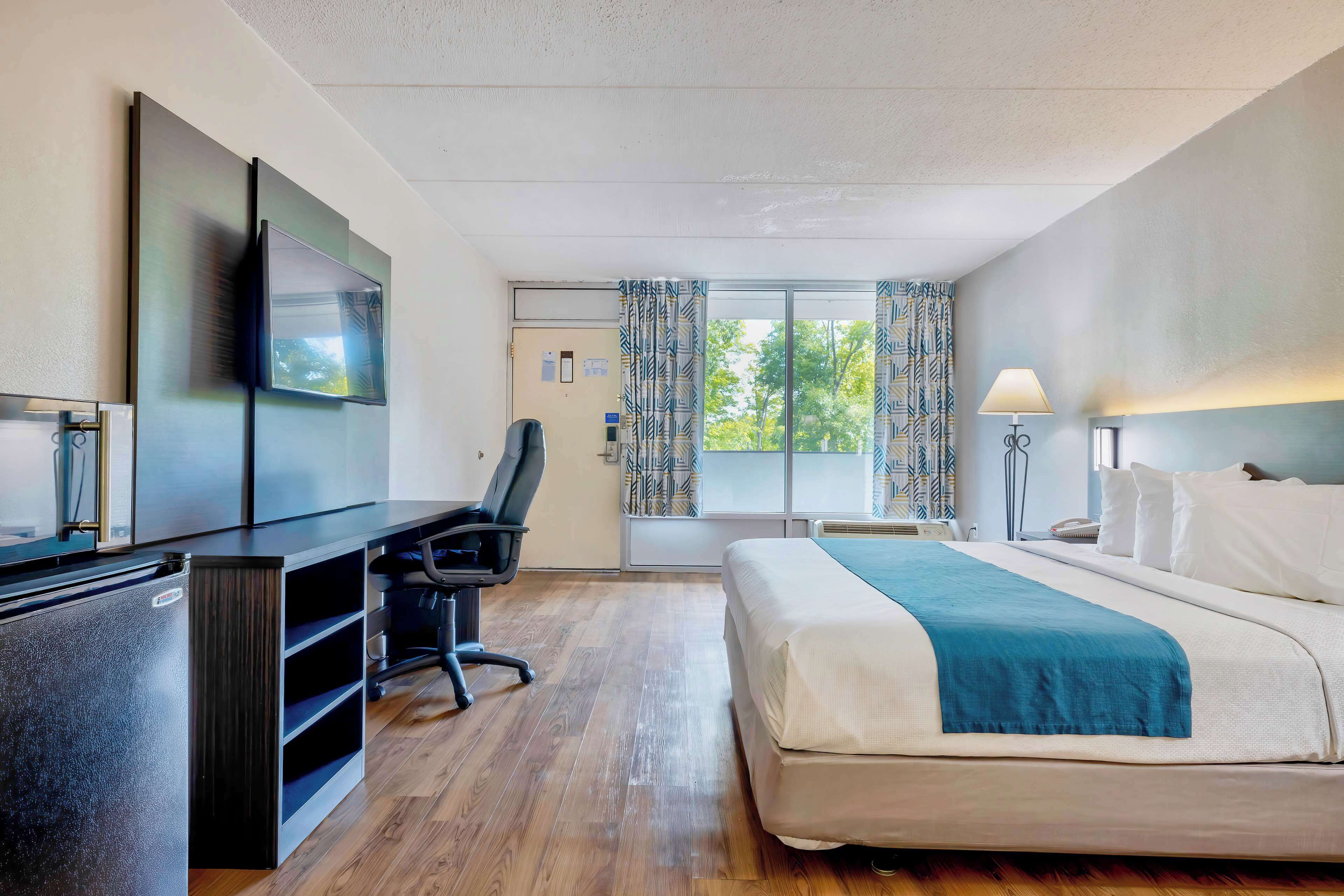 WiFi (free), bed sheets