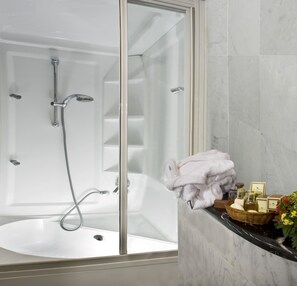 Habitación individual estándar | Baño | Bañera y ducha independientes y bañera de hidromasaje
