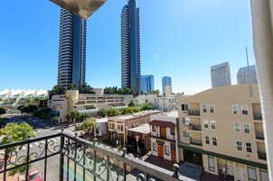 Premier Suite with Balcony | 발코니 전망