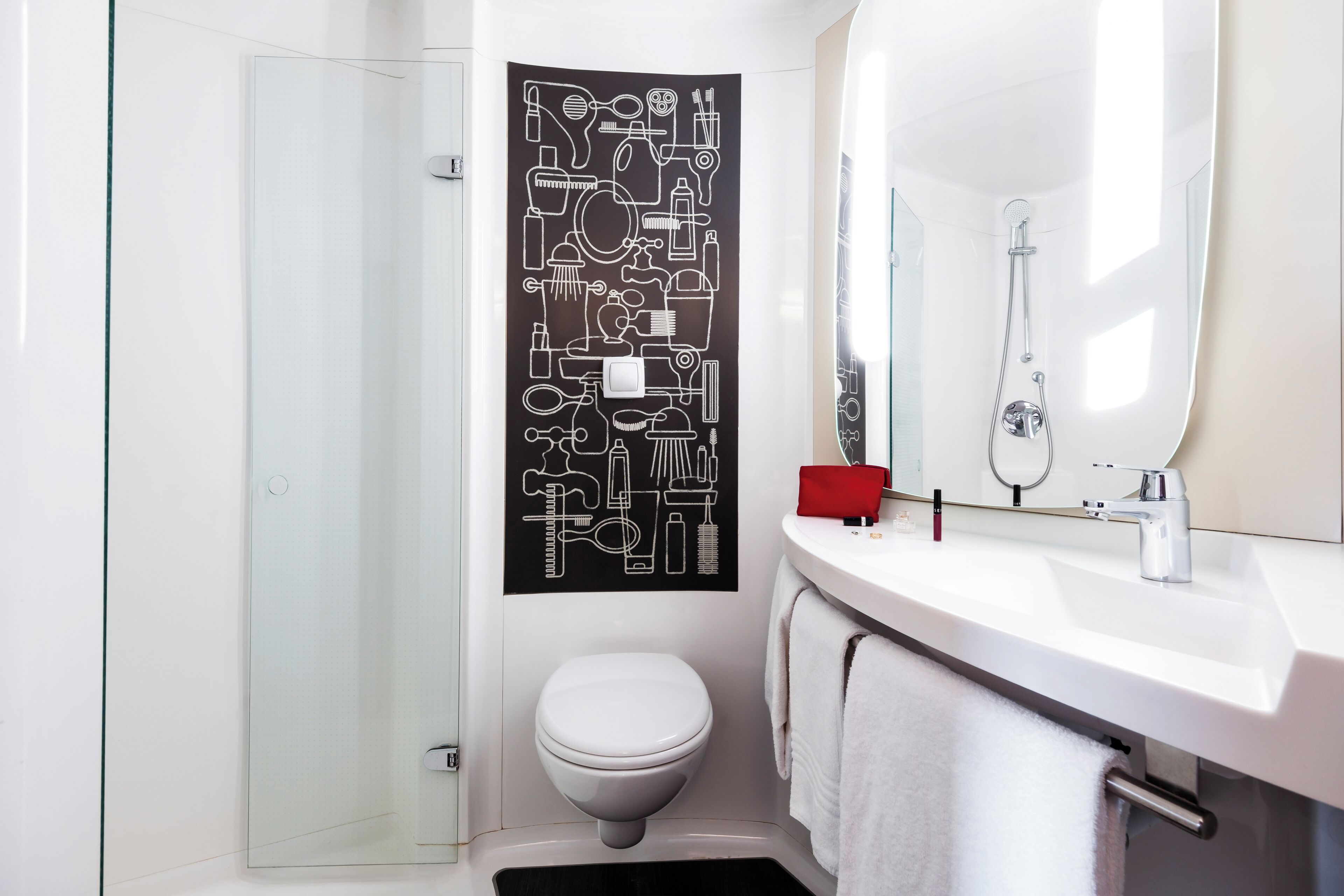 combined shower/bathtub, eco-friendly toiletries, hair dryer, towels