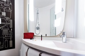 Combined shower/tub, eco-friendly toiletries, hair dryer, towels