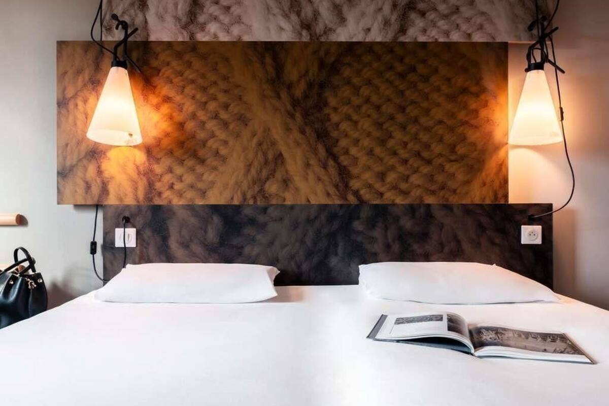Premium bedding, desk, blackout drapes, soundproofing