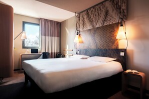 Phòng Tiêu chuẩn, 1 giường đôi | Bộ đồ giường cao cấp, bàn, màn/rèm cản sáng, phòng cách âm 