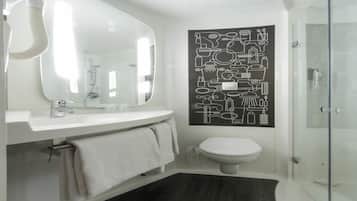 Ropa de cama de alta calidad, escritorio y cortinas blackout