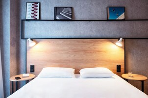 标准房, 1 张双人床 | 高档床上用品、办公桌、遮光窗帘、隔音