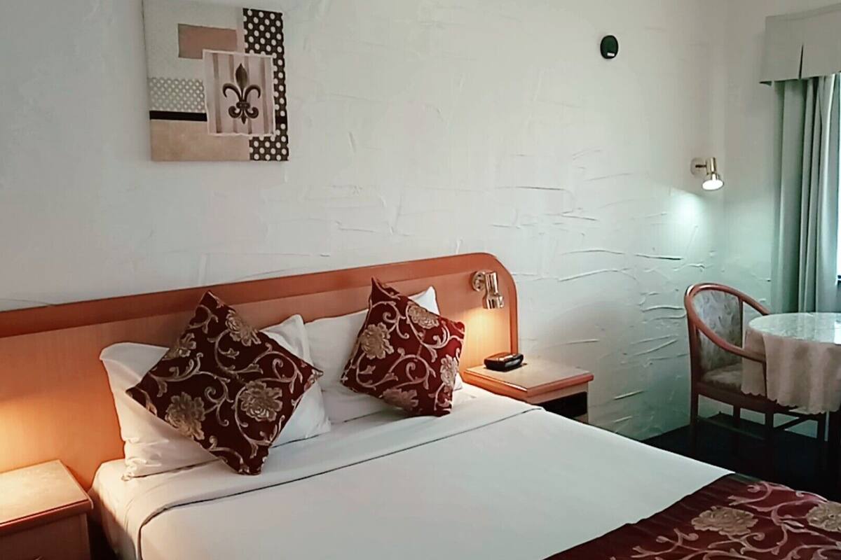 Double Room | Premium bedding, desk, iron/ironing board, free WiFi