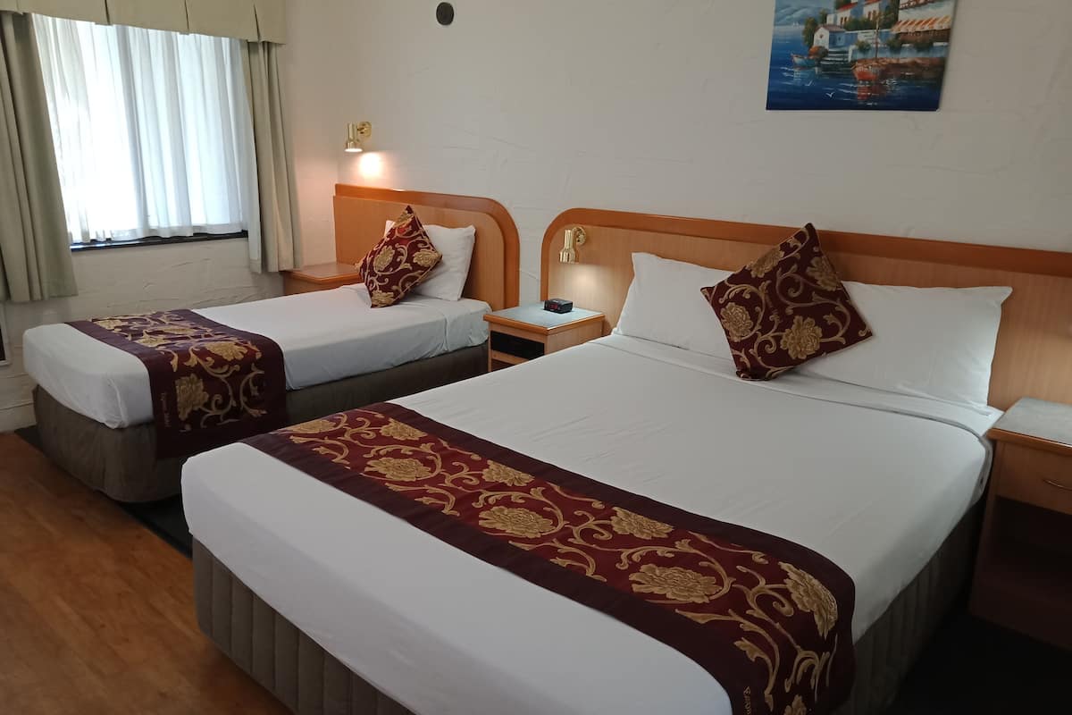 Twin Room | Premium bedding, desk, iron/ironing board, free WiFi