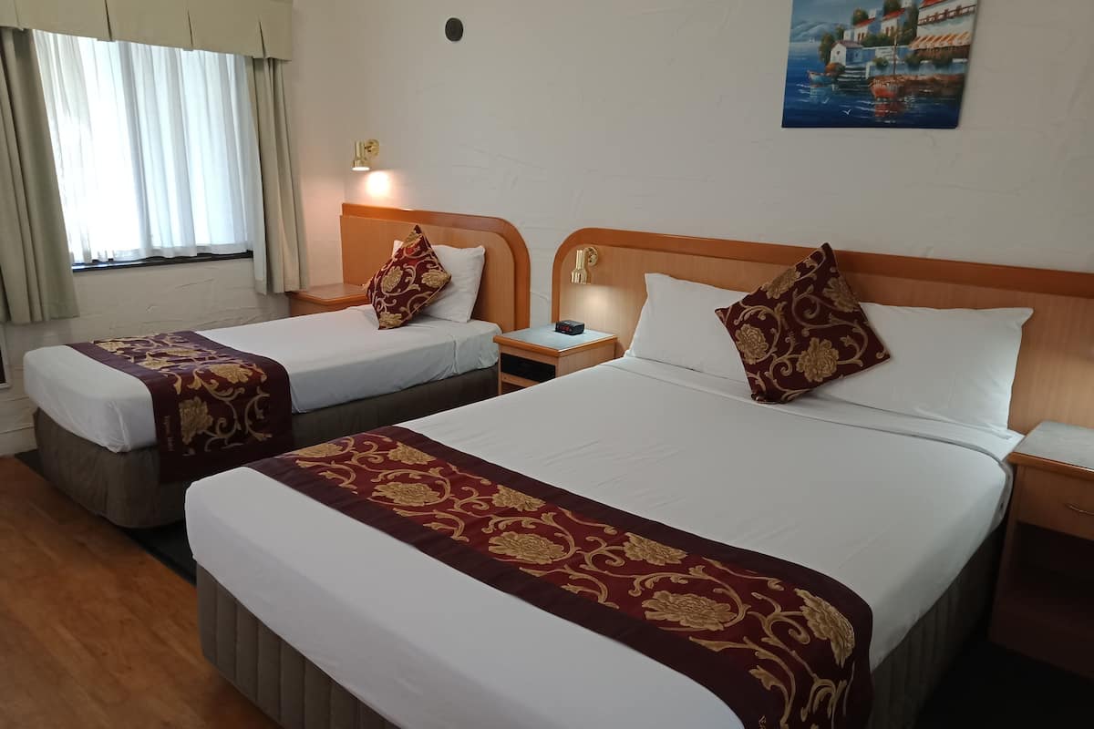Quarto duplo | Roupas de cama premium, escrivaninha, ferros/tábuas de passar roupa
