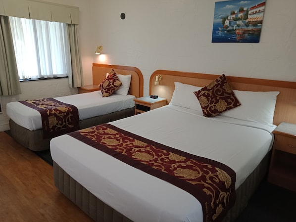 Ropa de cama de alta calidad y escritorio