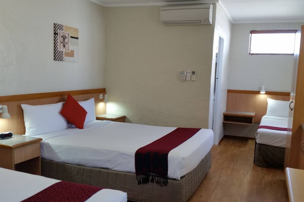 Standard-Suite, 1 Schlafzimmer, Nichtraucher (1Queen 3 Singles)