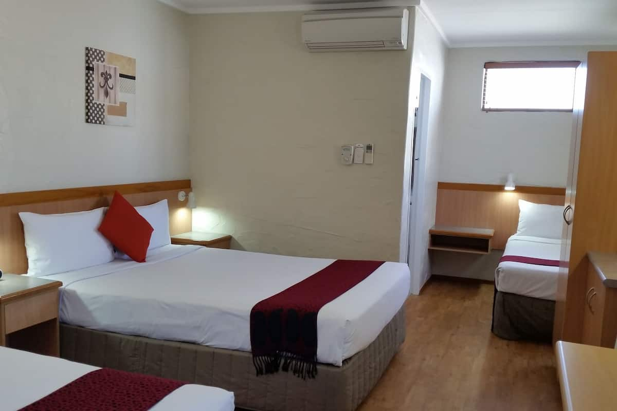 Standard Suite, 1 Bedroom, Non Smoking (1Queen 3 Singles) | Premium bedding, desk, iron/ironing board, free WiFi