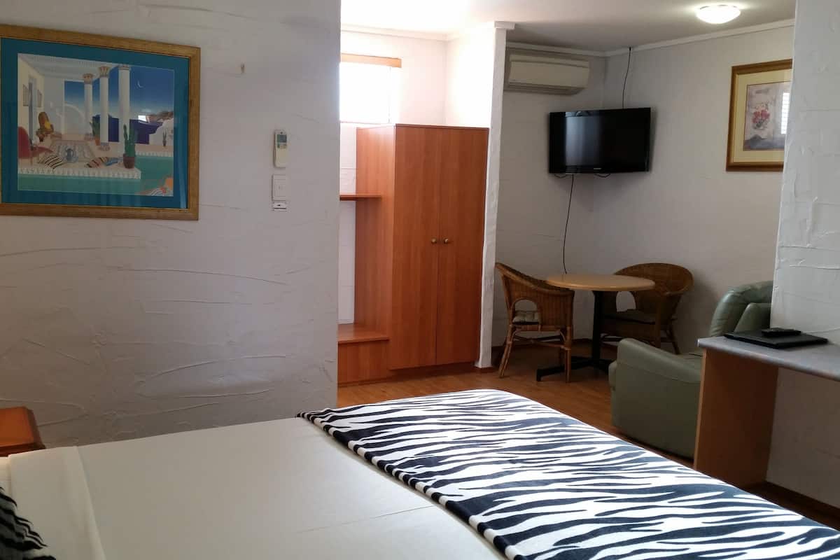 Suíte standard, 1 quarto, para não fumantes (Hon suite) | Roupas de cama premium, escrivaninha, ferros/tábuas de passar roupa