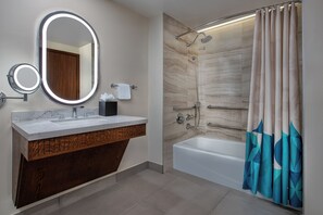 Combined shower/bathtub, hair dryer, towels