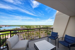 Water View - 2 Bedroom Suite - Club Level | 露台
